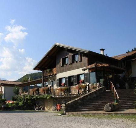 Al Fogolar Hotel Villa Santina Bagian luar foto