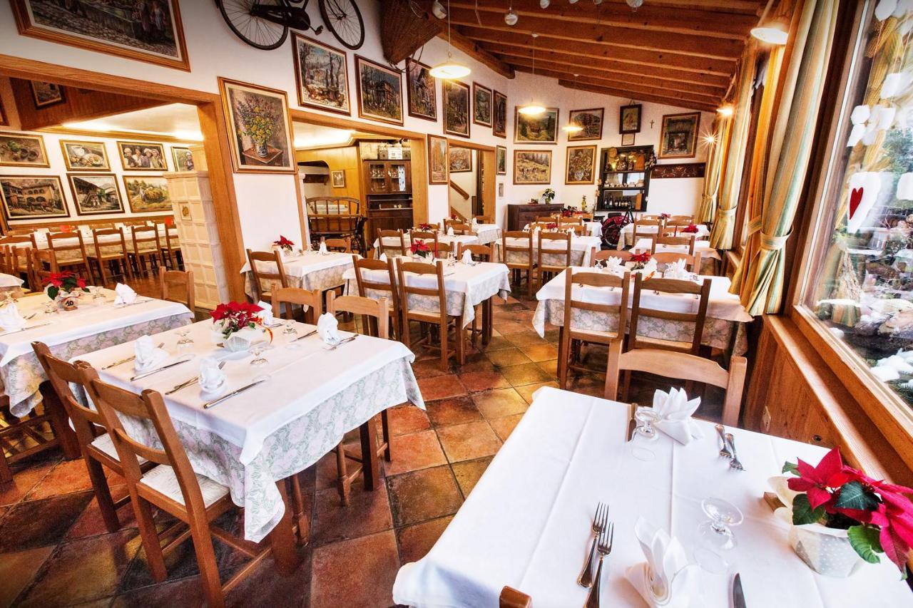 Al Fogolar Hotel Villa Santina Bagian luar foto
