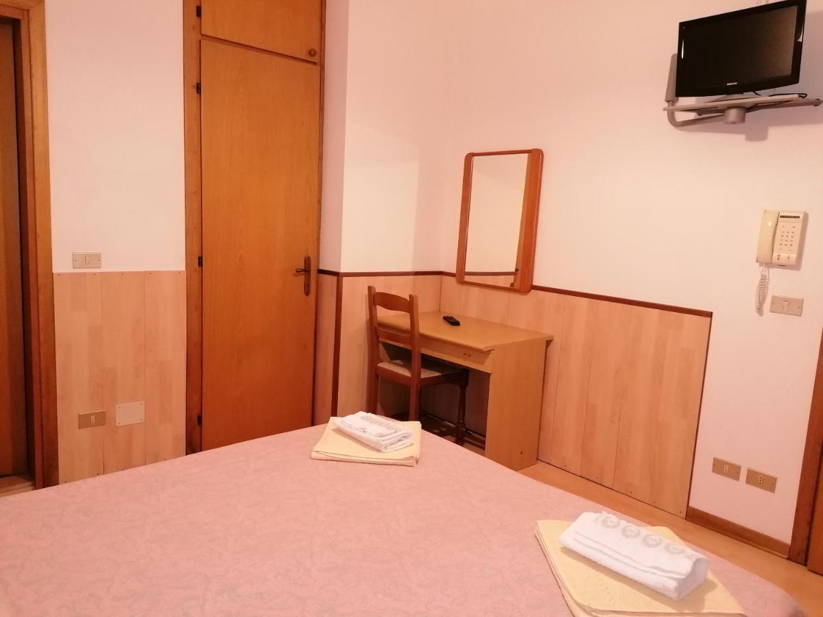 Al Fogolar Hotel Villa Santina Bagian luar foto